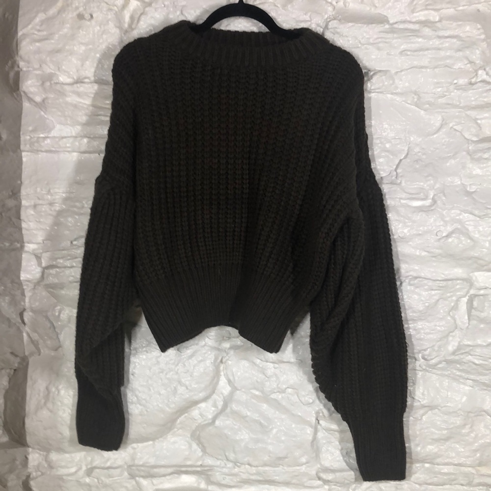 Chocolate color En Saison sweater with oversized sleeves
